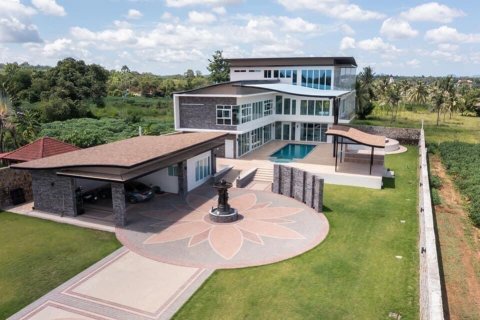 Casa de 4 dormitorios en Pattaya, Tailandia № 29169 - foto 4
