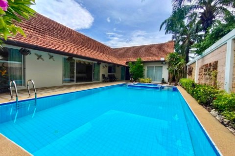 Casa de 4 dormitorios en Pattaya, Tailandia № 29165 - foto 15
