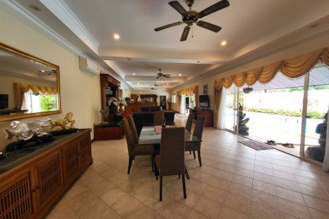 Casa de 4 dormitorios en Pattaya, Tailandia № 29165 - foto 5