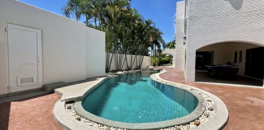 Casa de 5 dormitorios en Pattaya, Tailandia № 29170
