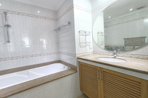 Condominio de 3 dormitorios en Pattaya, Tailandia № 27471 - foto 22