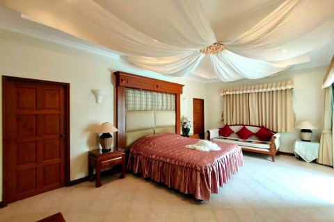 Casa de 4 dormitorios en Pattaya, Tailandia № 29165 - foto 12