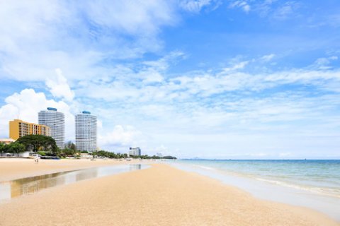 Sales of super-luxury condominium projects are holding positions