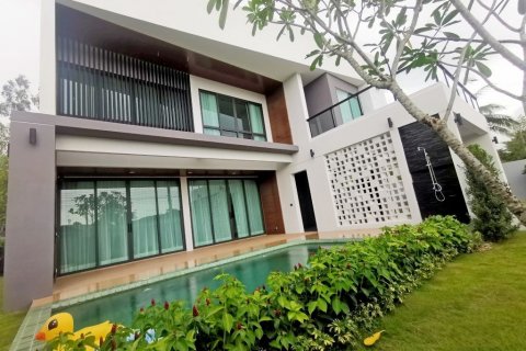Casa de 3 dormitorios en Bang Lamung, Tailandia № 29148