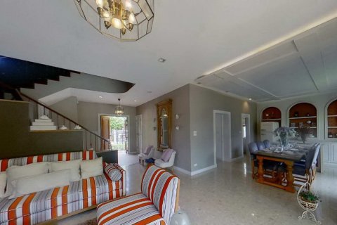 Sobre plano Boulevard Tuscany Cha Am - Hua Hin en Phetchaburi, Tailandia № 27325 - foto 2