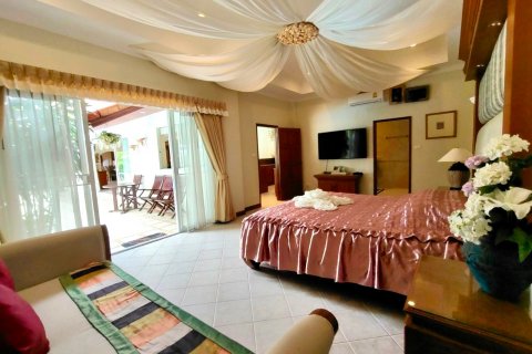 Casa de 4 dormitorios en Pattaya, Tailandia № 29165 - foto 13