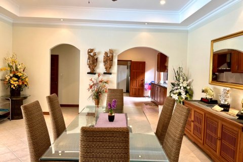 Casa de 4 dormitorios en Pattaya, Tailandia № 29165 - foto 10