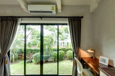Sobre plano Nusa Chivani en Chon Buri, Tailandia № 28680 - foto 13