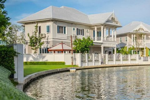 Sobre plano Vtara Sukhumvit 36 en Samut Sakhon, Tailandia № 28817