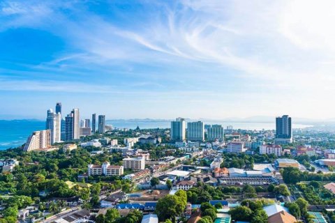 How many apartments have foreigners bought in Thailand in 2022? Which country's citizens are in the lead?