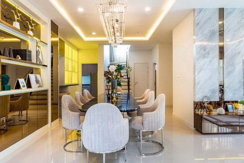 Sobre plano Airi Changwattana en Bangkok, Tailandia № 33612 - foto 9