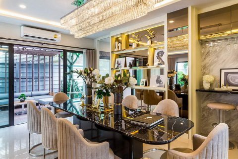 Sobre plano Airi Changwattana en Bangkok, Tailandia № 33612 - foto 10