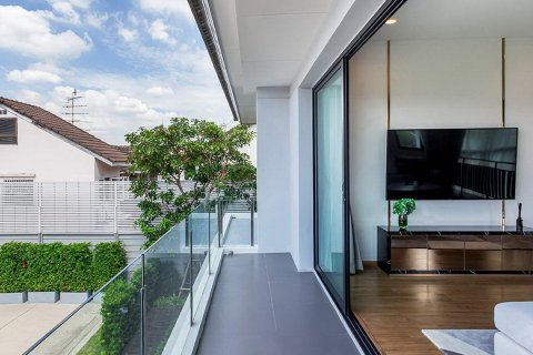 Sobre plano Airi Changwattana en Bangkok, Tailandia № 33612 - foto 5