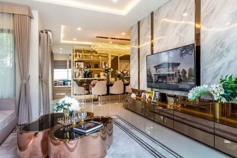 Sobre plano Airi Changwattana en Bangkok, Tailandia № 33612 - foto 6