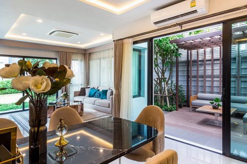 Sobre plano Airi Changwattana en Bangkok, Tailandia № 33612 - foto 8
