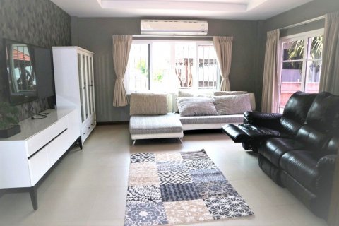 Casa de 5 dormitorios en Pattaya, Tailandia № 36366 - foto 4