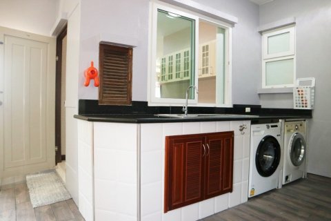 Casa de 5 dormitorios en Pattaya, Tailandia № 36366 - foto 17