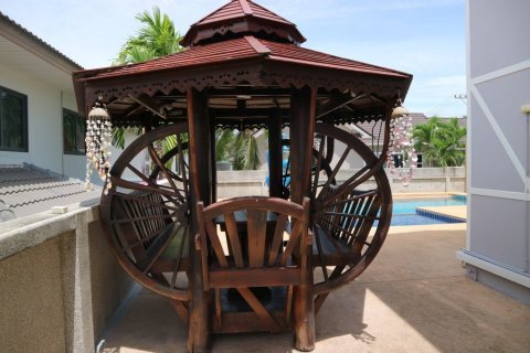 Casa de 5 dormitorios en Pattaya, Tailandia № 36366 - foto 21