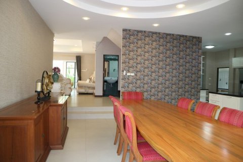 Casa de 5 dormitorios en Pattaya, Tailandia № 36366 - foto 10