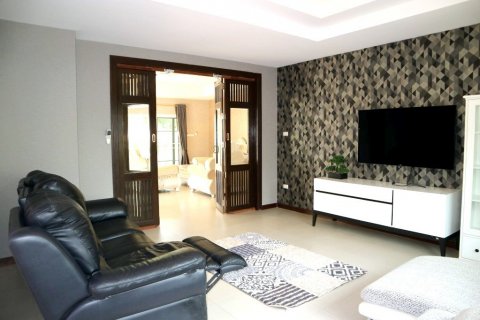 Casa de 5 dormitorios en Pattaya, Tailandia № 36366 - foto 5