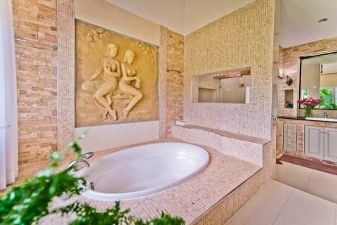 Casa de 8 dormitorios en Bang Sare, Tailandia № 35345 - foto 24
