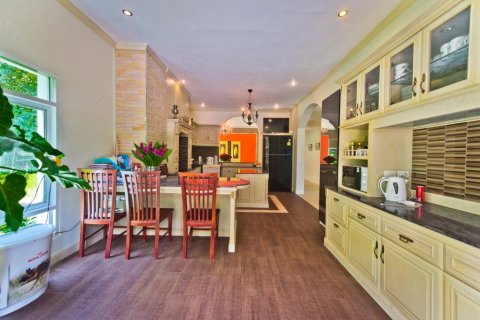 Casa de 8 dormitorios en Bang Sare, Tailandia № 35345 - foto 13