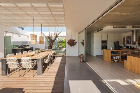 Villas in tourists cities are selling faster than condo apartments