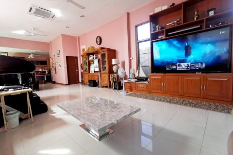 Casa de 3 dormitorios en Pattaya, Tailandia № 36365 - foto 17