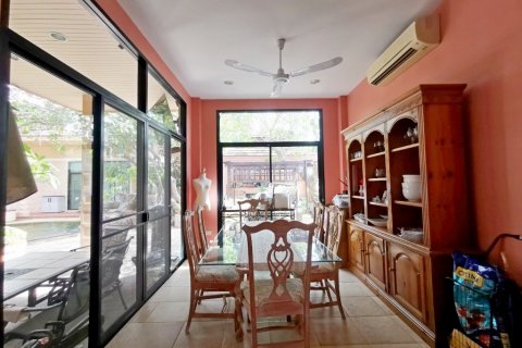 Casa de 3 dormitorios en Pattaya, Tailandia № 36365 - foto 24