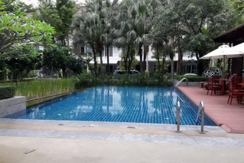 Sobre plano Baan Klang Muang Urbanion Srinakarin en Bangkok, Tailandia № 36308 - foto 2