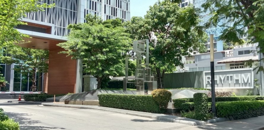 Sobre plano Rhythm Sathorn - Narathiwas en Bangkok, Tailandia № 36312