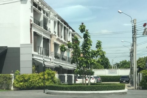 Sobre plano Baan Klang Muang Sathorn-Ratchapreuk en Bangkok, Tailandia № 36633