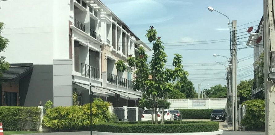 Sobre plano Baan Klang Muang Sathorn-Ratchapreuk en Bangkok, Tailandia № 36633