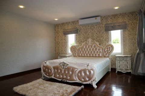 Casa de 5 dormitorios en Pattaya, Tailandia № 36366 - foto 26