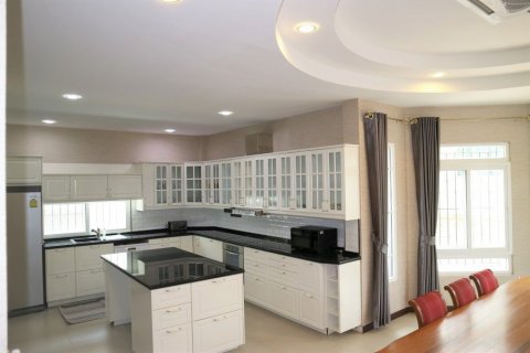 Casa de 5 dormitorios en Pattaya, Tailandia № 36366 - foto 11