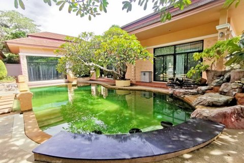 Casa de 3 dormitorios en Pattaya, Tailandia № 36365