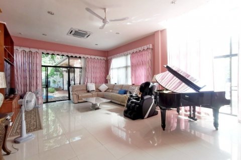 Casa de 3 dormitorios en Pattaya, Tailandia № 36365 - foto 18