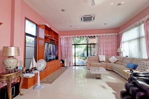 Casa de 3 dormitorios en Pattaya, Tailandia № 36365 - foto 15