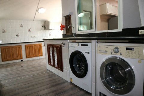 Casa de 5 dormitorios en Pattaya, Tailandia № 36366 - foto 18
