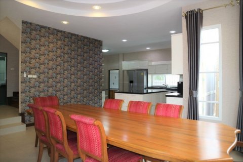 Casa de 5 dormitorios en Pattaya, Tailandia № 36366 - foto 9