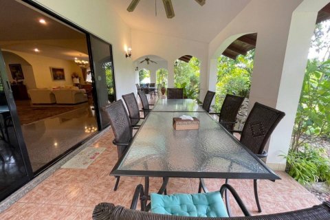 Casa de 5 dormitorios en Pattaya, Tailandia № 36720 - foto 6