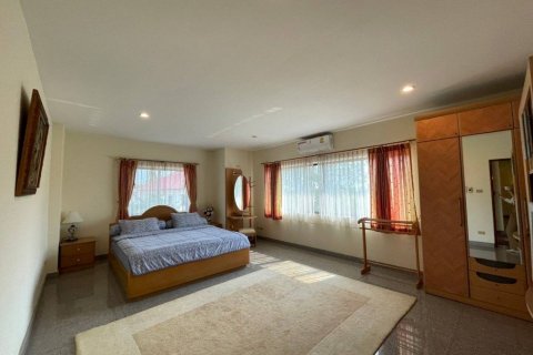 Casa de 5 dormitorios en Pattaya, Tailandia № 36720 - foto 17