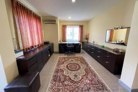 Casa de 5 dormitorios en Pattaya, Tailandia № 36720 - foto 13