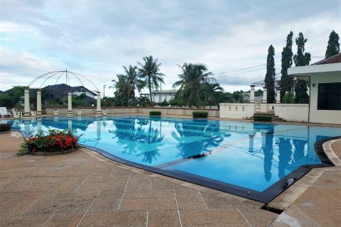 Casa de 5 dormitorios en Pattaya, Tailandia № 36720 - foto 20