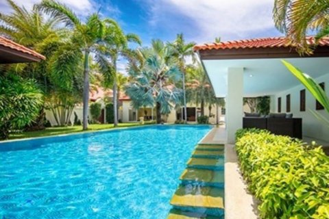 Casa de 12 dormitorios en Pattaya, Tailandia № 43672 - foto 3