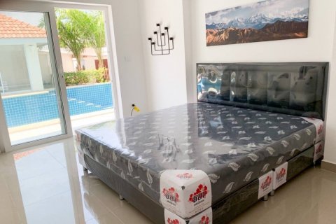 Casa de 12 dormitorios en Pattaya, Tailandia № 43672 - foto 13