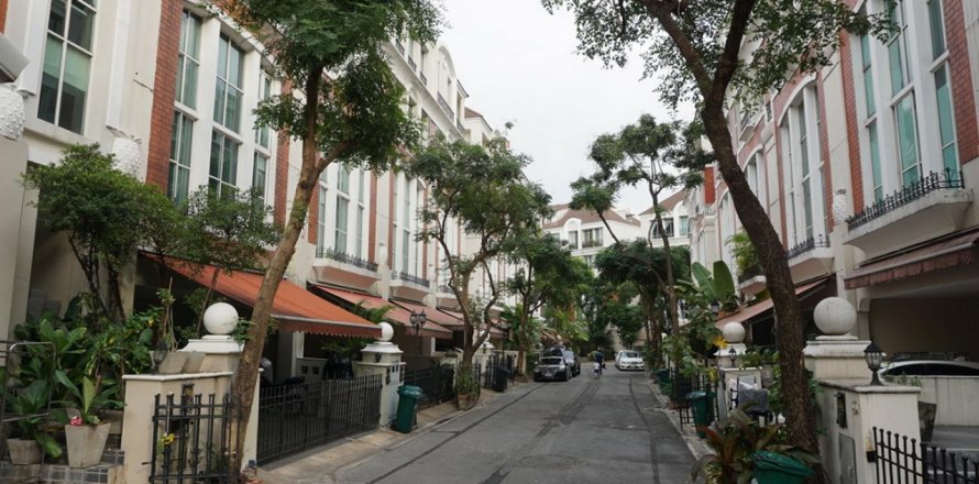 Sobre plano Baan Klang Krung (British Town - Thonglor) en Bangkok, Tailandia № 43245