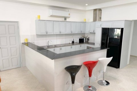 Casa de 12 dormitorios en Pattaya, Tailandia № 43672 - foto 8