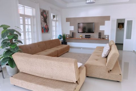 Casa de 6 dormitorios en Pattaya, Tailandia № 44709 - foto 4