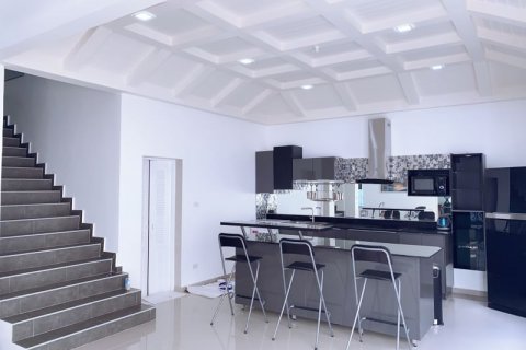 Casa de 6 dormitorios en Pattaya, Tailandia № 44709 - foto 6